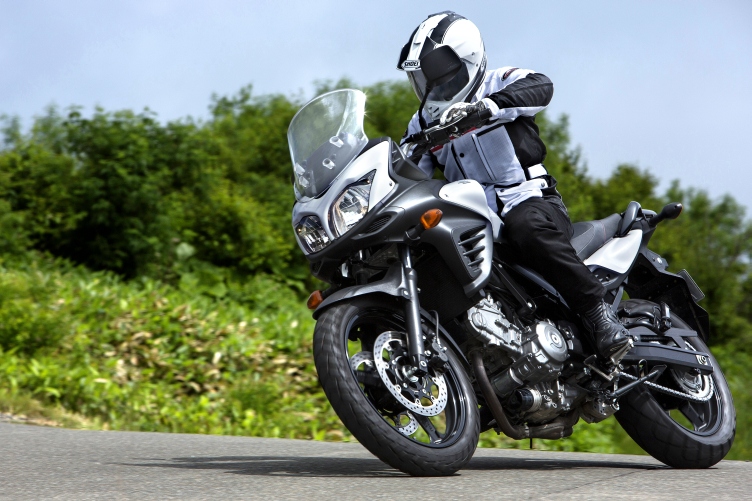 DL650AL4_action_5-middle