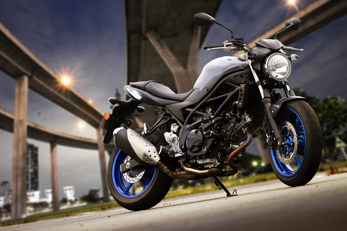Suzuki-SV650A_2016_Action_11